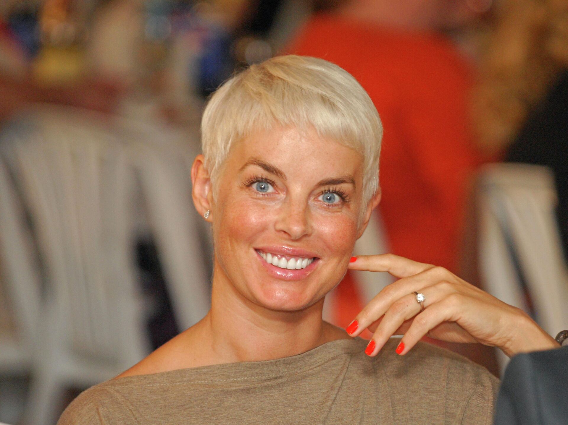 Анилингуспен айналысатын қыздың порно видеосы