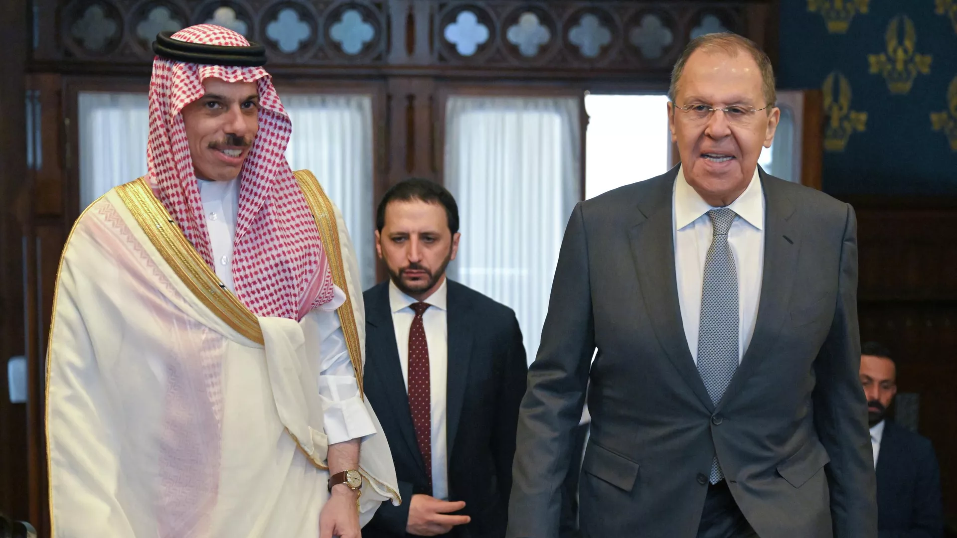 Министр иностранных дел РФ Сергей Лавров и министр иностранных дел Саудовской Аравии принц Фейсал бен Фархан Аль Сауд во время встречи в Доме приемов МИД РФ - РИА Новости, 1920, 04.07.2025