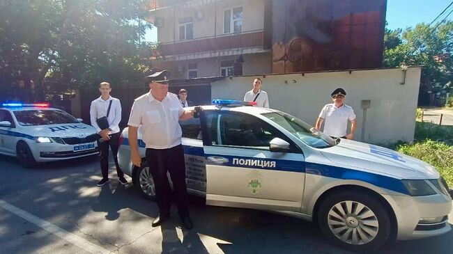 Сотрудники ГИБДД Геленджика отвезли школьников на ЕГЭ на патрульной машине