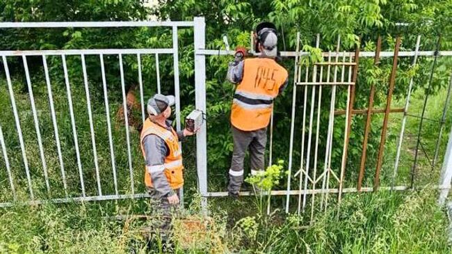 Установка ограждений вдоль железнодорожных путей