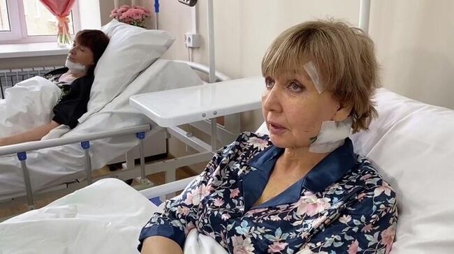 Медработники, пострадавшие во время нападения пациента с ножом, в иркутской больнице №8. Кадр видео