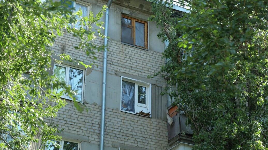 При украинской атаке на Энгельс получили повреждения более 25 квартир
