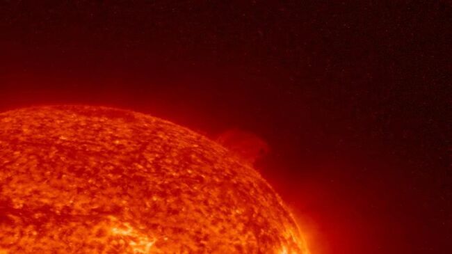 Солнце выбросило еще один рекордно большой протуберанец