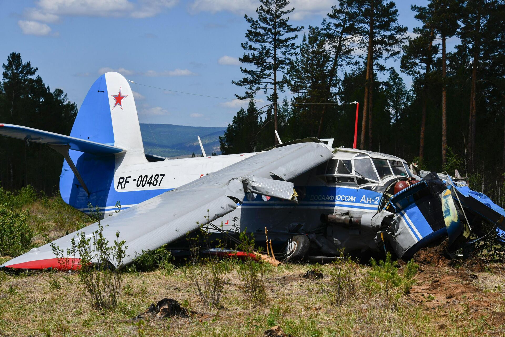 Самолет Ан-2 совершил жесткую посадку в Забайкалье Самолет Ан-2 совершил жесткую посадку в Забайкалье - РИА Новости, 1920, 06.07.2025