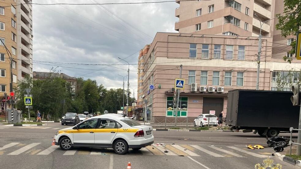 На месте ДТП с участием мотоцикла в подмосковном Раменском. 5 июля 2025 - РИА Новости, 1920, 05.07.2025