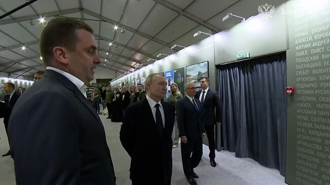 Путин на выставке Народного фронта Все для Победы!