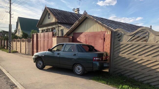 Место происшествия, где пьяный водитель вылетел на тротуар в Энгельсе и насмерть сбил девочку-подростка