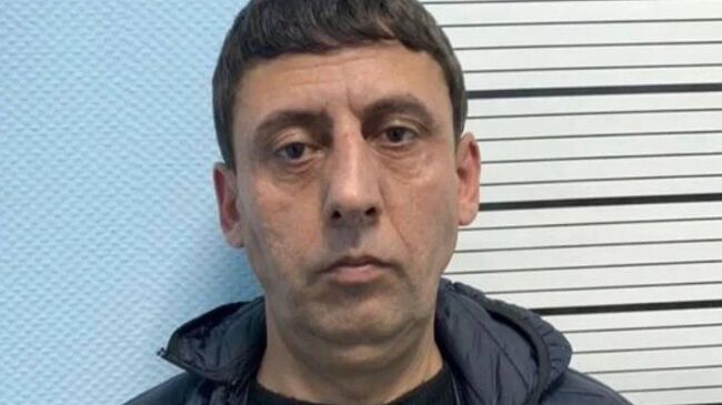 Таксист-иностранец, который подозревается в кражах смартфонов у клиентов