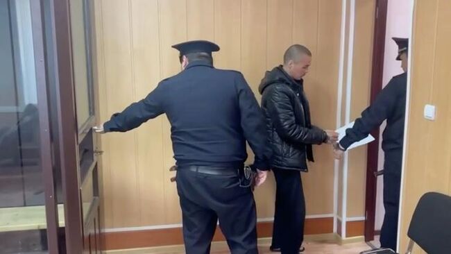 На Чукотке арестовали мужчину, подозреваемого в краже денег у участника СВО