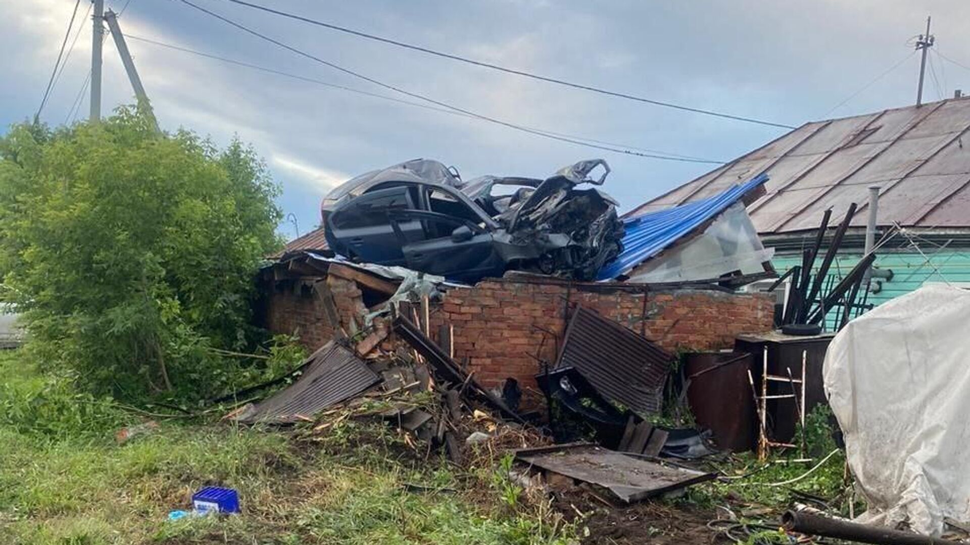 На месте ДТП в Омске. 8 июля 2025 года - РИА Новости, 1920, 08.07.2025