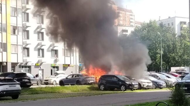 Пожар во дворе жилого дома на Бескудниковском бульваре в Москве
