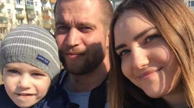 Пауэрлифтер Иван Лисовенко с женой и сыном