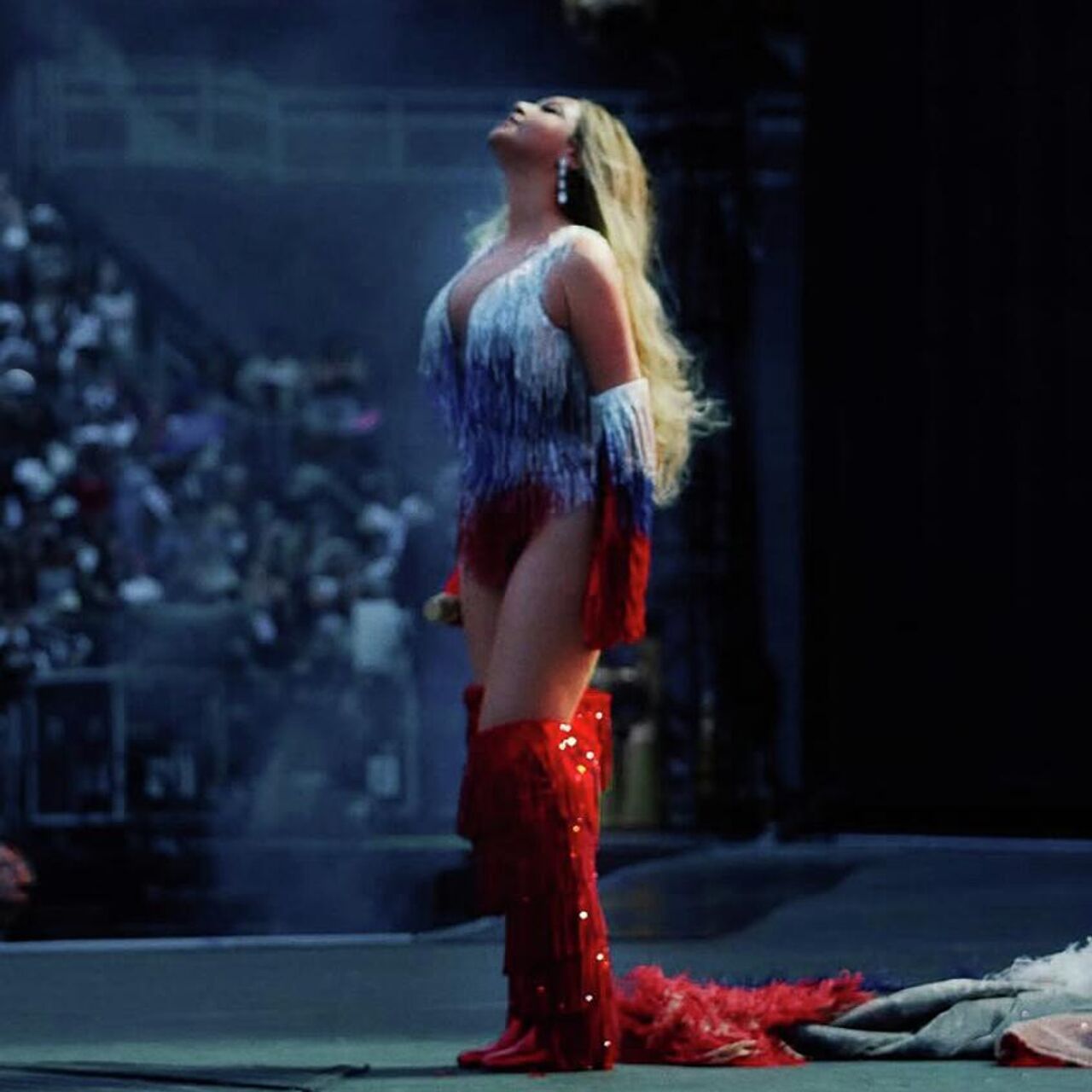 Киім бөлмесіндегі камера Лаура Ангелмен онлайн порно видео