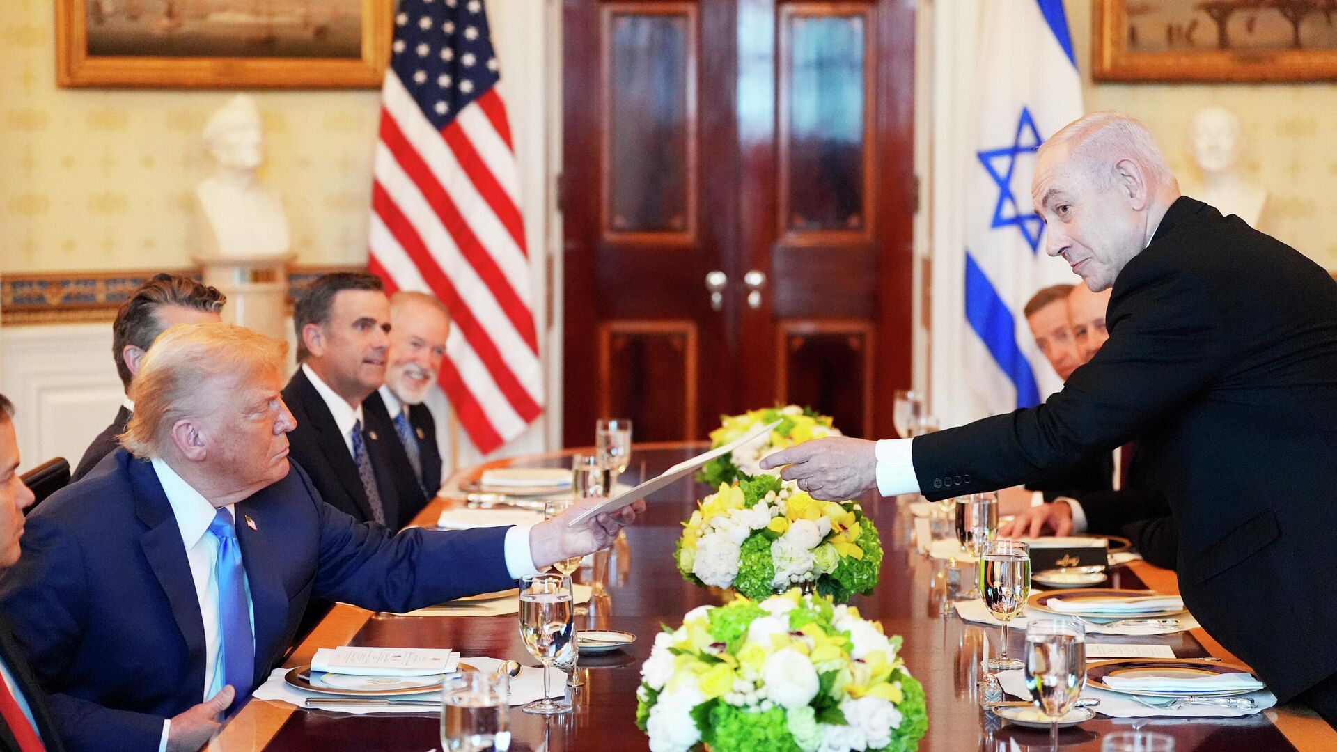 Президент США Дональд Трамп и премьер Израиля Биньямин Нетаньяху во время встречи. 7 июля 2025 - РИА Новости, 1920, 08.07.2025
