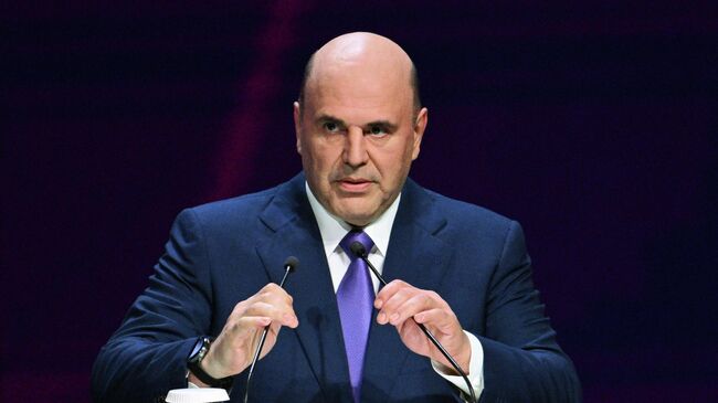 Председатель правительства РФ Михаил Мишустин выступает на главной стратегической сессии Технологическое лидерство: индустриальный прорыв в рамках Международной промышленной выставки Иннопром в Екатеринбурге. 8 июля 2025