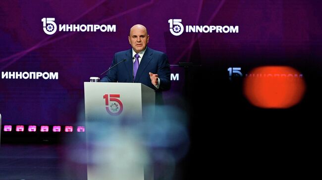 Председатель правительства РФ Михаил Мишустин выступает на главной стратегической сессии Технологическое лидерство: индустриальный прорыв в рамках Международной промышленной выставки Иннопром в Екатеринбурге. 8 июля 2025