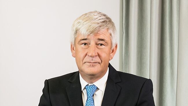 Акционер компании НПАО Де Хёс Максим Сазонов 