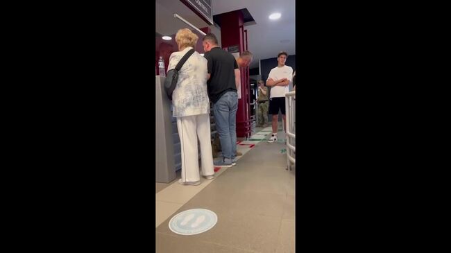 Задержание Регины Апостоловой и Алексея Лунгу