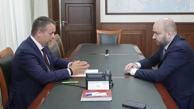 Губернатор Самарской области Вячеслав Федорищев и министр транспорта РФ Андрей Никитин на встрече в Москве 