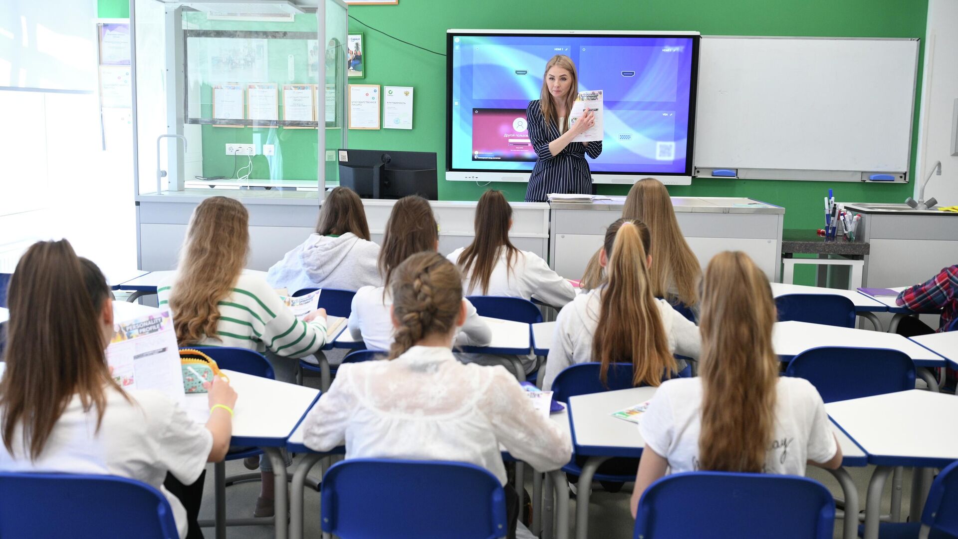 Урок в школе - РИА Новости, 1920, 05.12.2025