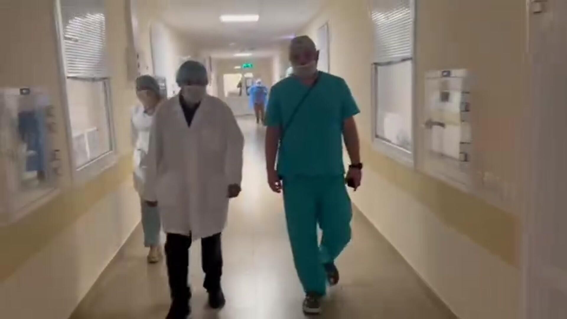 Хинштейн в больнице, куда доставили пострадавших при атаке ВСУ - РИА Новости, 1920, 09.07.2025