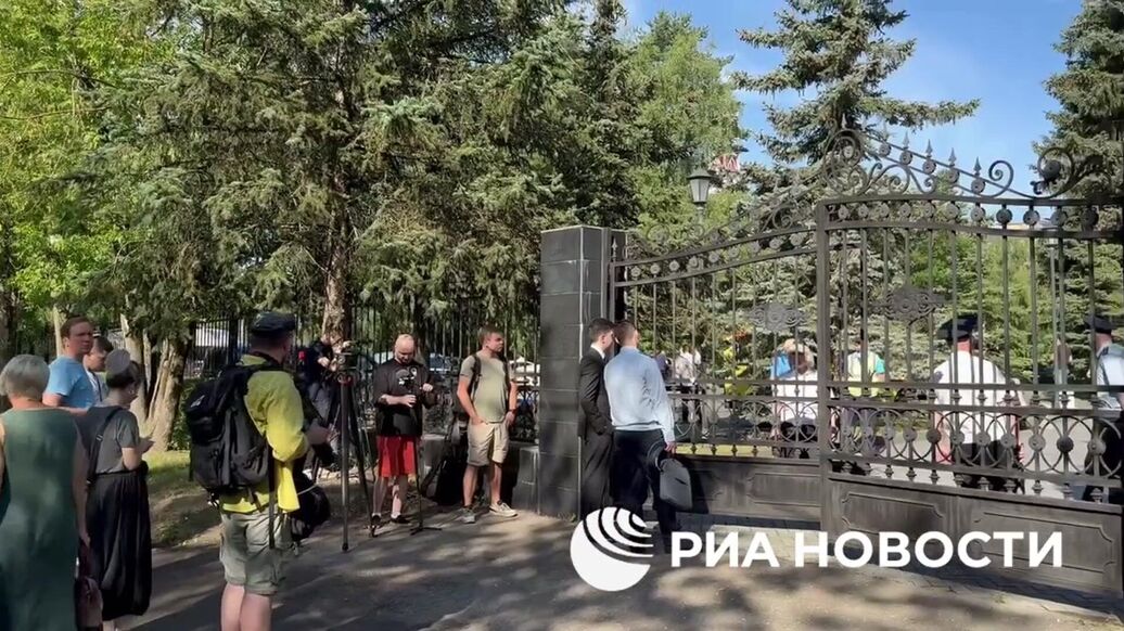 В ЦКБ проходит церемония прощания со Старовойтом