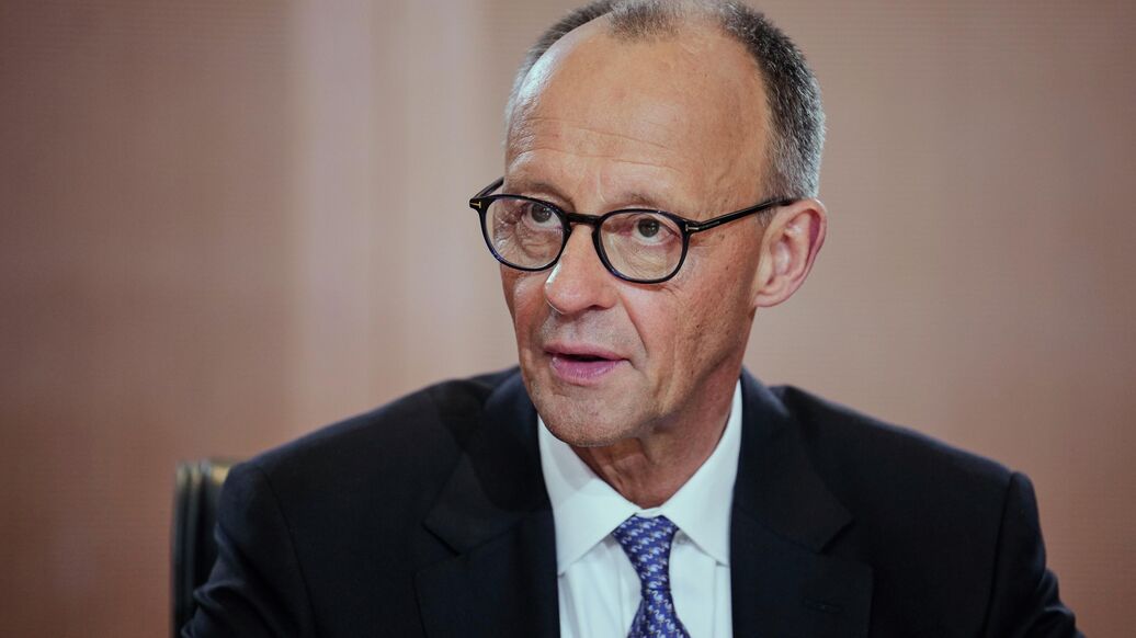 В ФРГ около 30 человек ушли с выступления Мерца в знак протеста