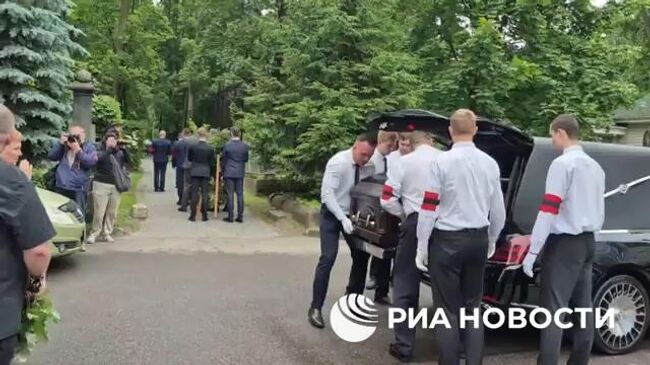 Похороны Романа Старовойта начались на Смоленском кладбище в Петербурге