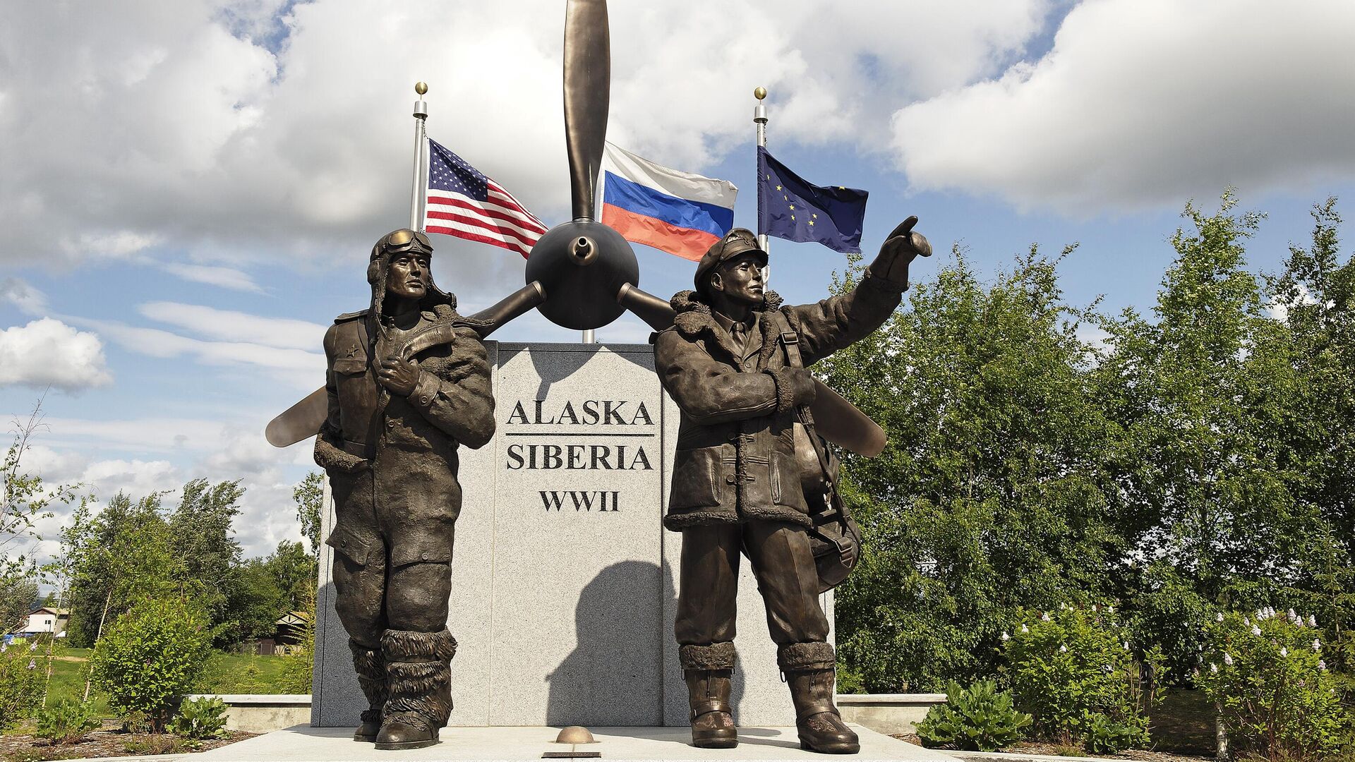Мемориальный памятник Аляска-Сибирь по ленд-лизу, Фэрбенкс, Аляска, США - РИА Новости, 1920, 22.12.2025