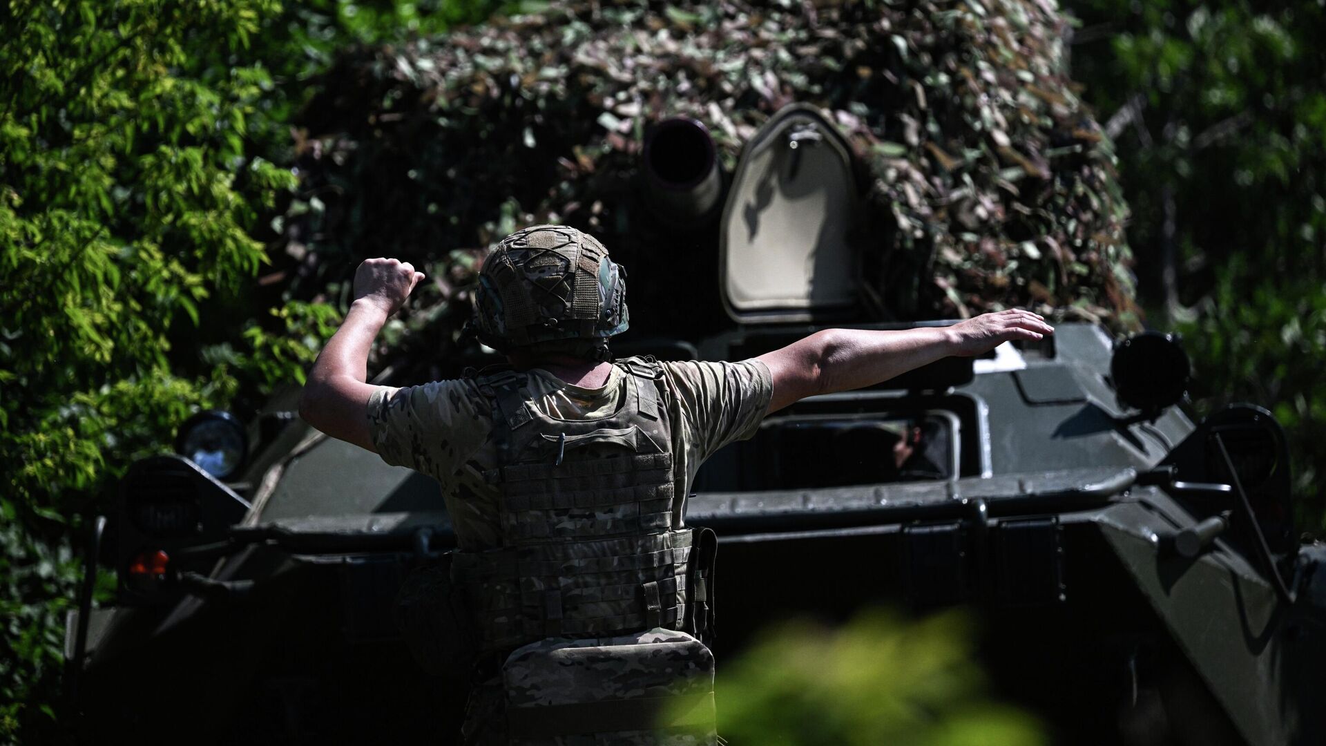 Артиллерист группировки войск Центр проходит боевую подготовку в зоне проведения СВО - РИА Новости, 1920, 14.07.2025