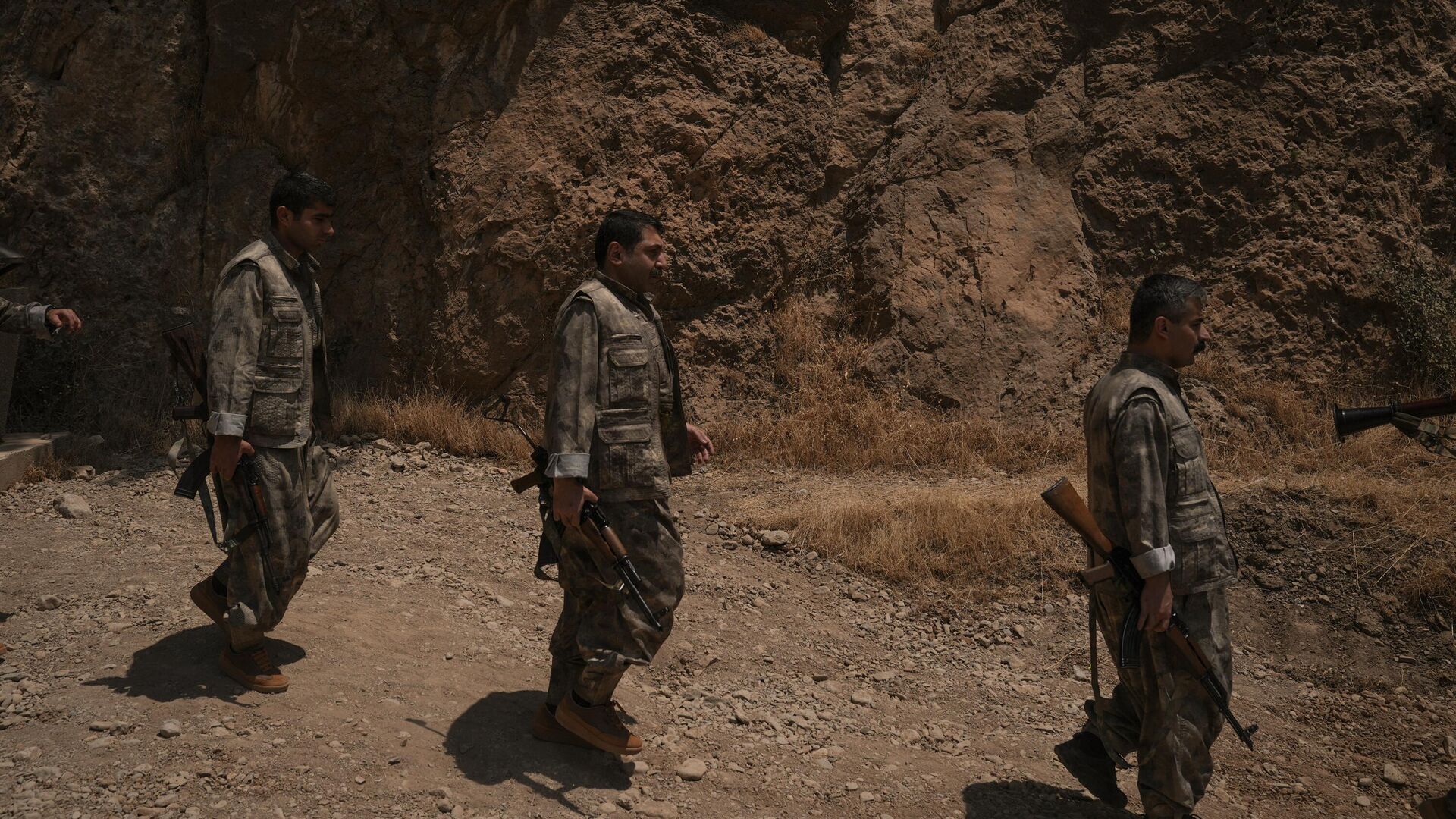 Боевики запрещенной в Турции Рабочей партии Курдистана во время разоружения в иракском городе Сулеймание. 11 июля 2025 Боевики запрещенной в Турции Рабочей партии Курдистана во время разоружения в иракском городе Сулеймание. 11 июля 2025 - РИА Новости, 1920, 11.07.2025