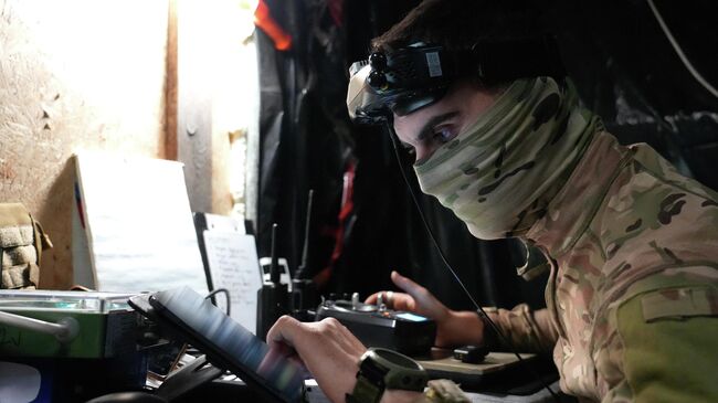 Шкет просматривает маршрут полета