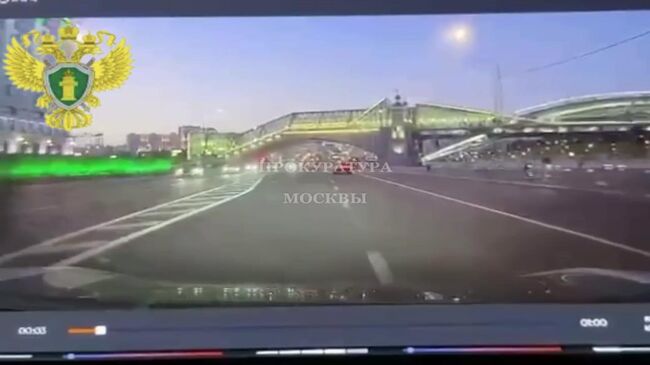 За рулем машины, влетевшей в людей в Москве, находился 23-летний мужчина