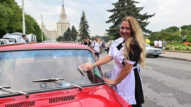 Четвертый ежегодный городской фестиваль Ретрорейс на Воробьевых горах