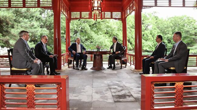 Министр иностранных дел России Сергей Лавров и глава МИД КНР Ван И во время встречи