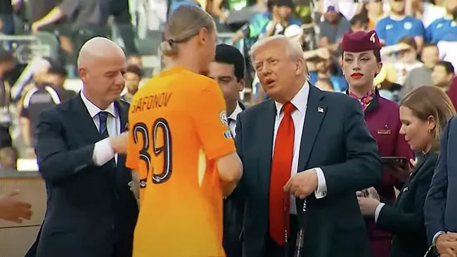 Матвей Сафонов и Дональд Трамп