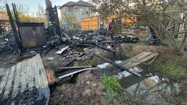 Последствия пожара на улице Ольховской в Кировском районе Астрахани