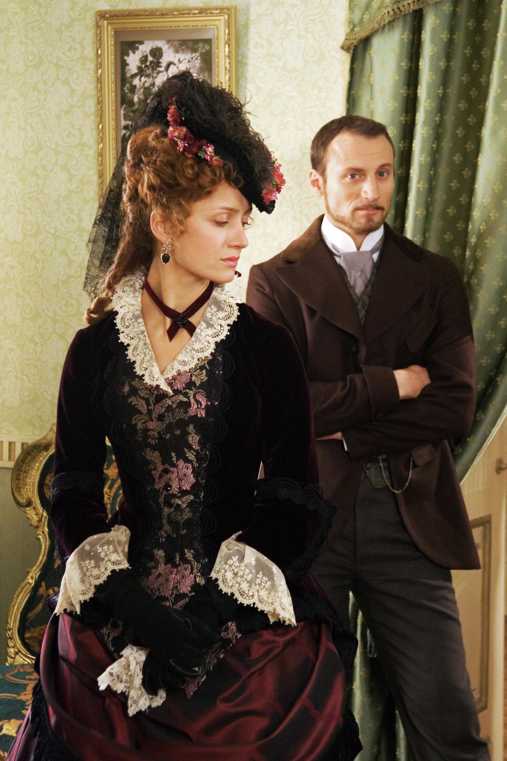 Виктория Исакова (Катерина Ивановна) и Анатолий Белый (Иван Карамазов) в сцене из фильма режиссера Юрия Мороза Братья Карамазовы по роману Ф. М. ДостоевскогоФильм режиссера Юрия Мороза Братья Карамазовы - РИА Новости, 1920, 28.10.2025