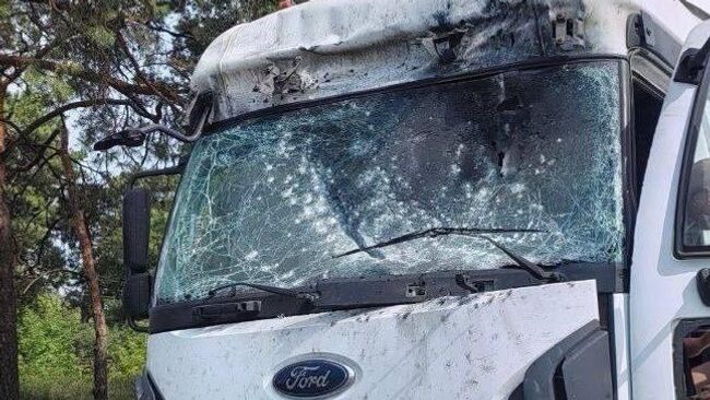 Последствия атаки со стороны ВСУ на грузовой автомобиль в Шебекино Белгородской области. 13 июля 2025