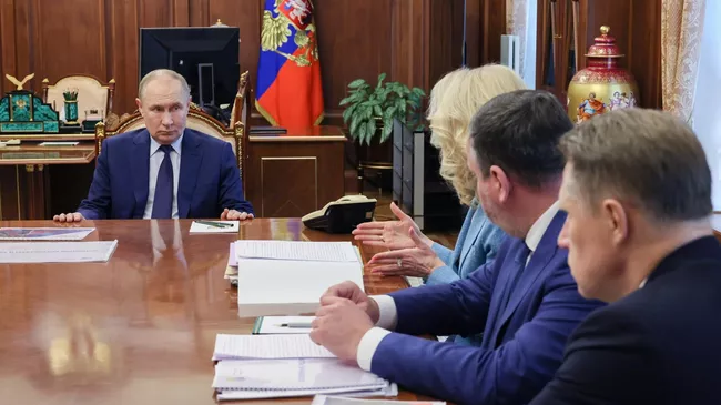 Президент РФ Владимир Путин проводит в Кремле совещание по социальным вопросам