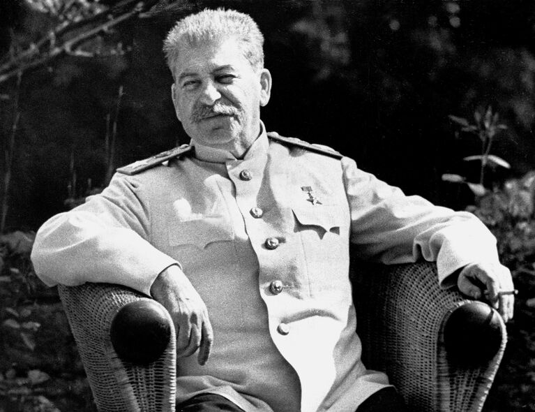 Председатель Совета народных комиссаров СССР и председатель Государственного комитета Обороны СССР, Генеральный секретарь ЦК ВКП (б)  Иосиф Сталин в Потсдаме 