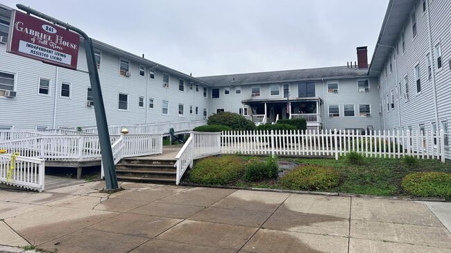 Дом престарелых в городе Фолл-Ривер в штате Массачусетс после пожара. 14 июля 2025