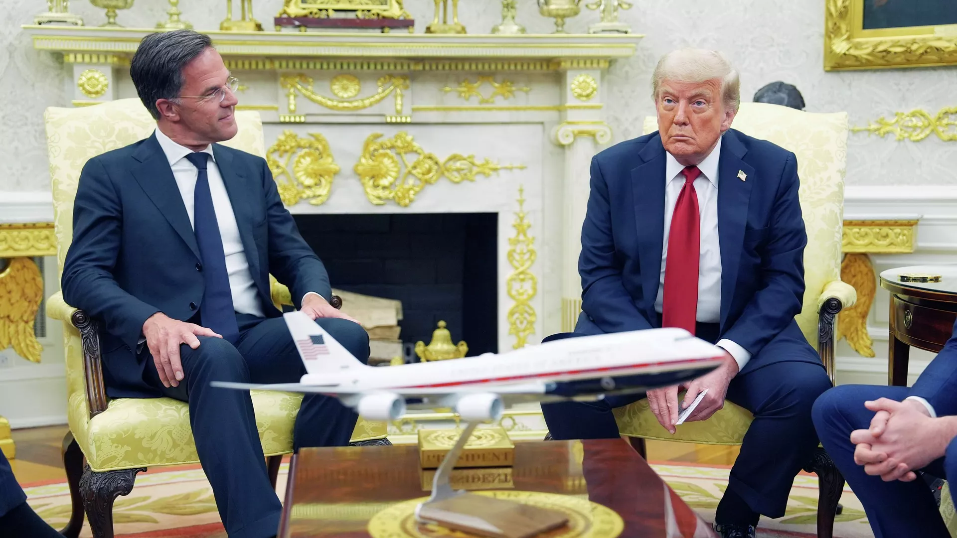 Марк Рютте и Дональд Трамп во время встречи - РИА Новости, 1920, 14.07.2025