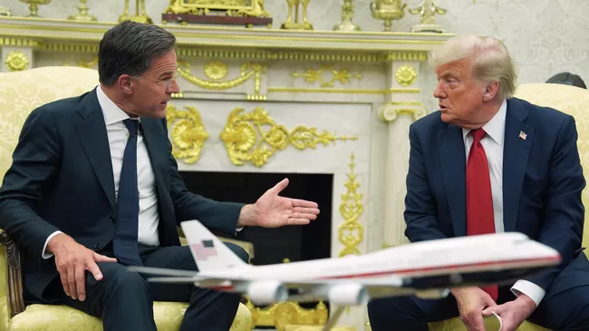Марк Рютте и Дональд Трамп во время встречи. 14 июля 2025