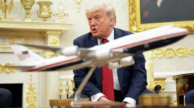 Президент США Дональд Трамп во время встречи в Вашингтоне с генеральным секретарем НАТО Марком Рютте