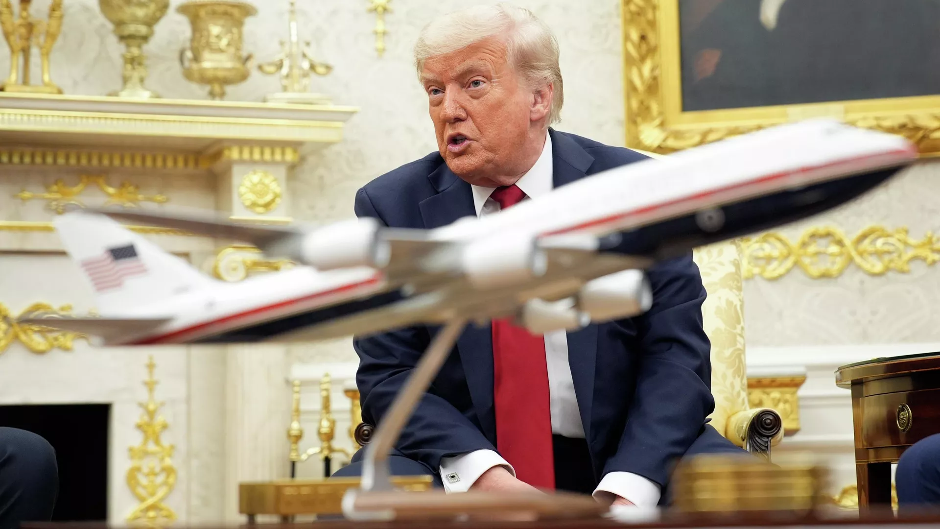 Президент США Дональд Трамп во время встречи в Вашингтоне с генеральным секретарем НАТО Марком Рютте. 14 июля 2025 - РИА Новости, 1920, 15.07.2025