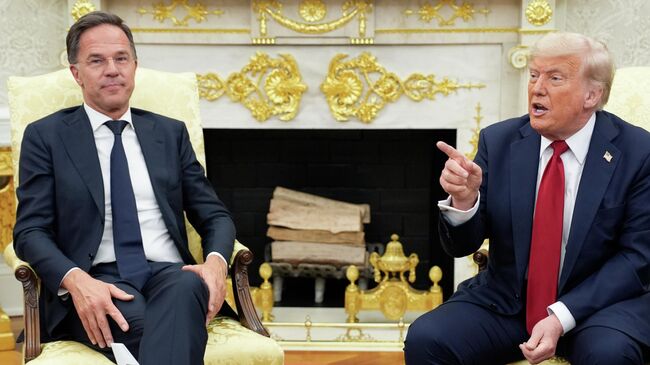 Президент США Дональд Трамп и генеральный секретарь НАТО Марк Рютте во время встречи в Вашингтоне Президент США Дональд Трамп и генеральный секретарь НАТО Марк Рютте во время встречи в Вашингтоне