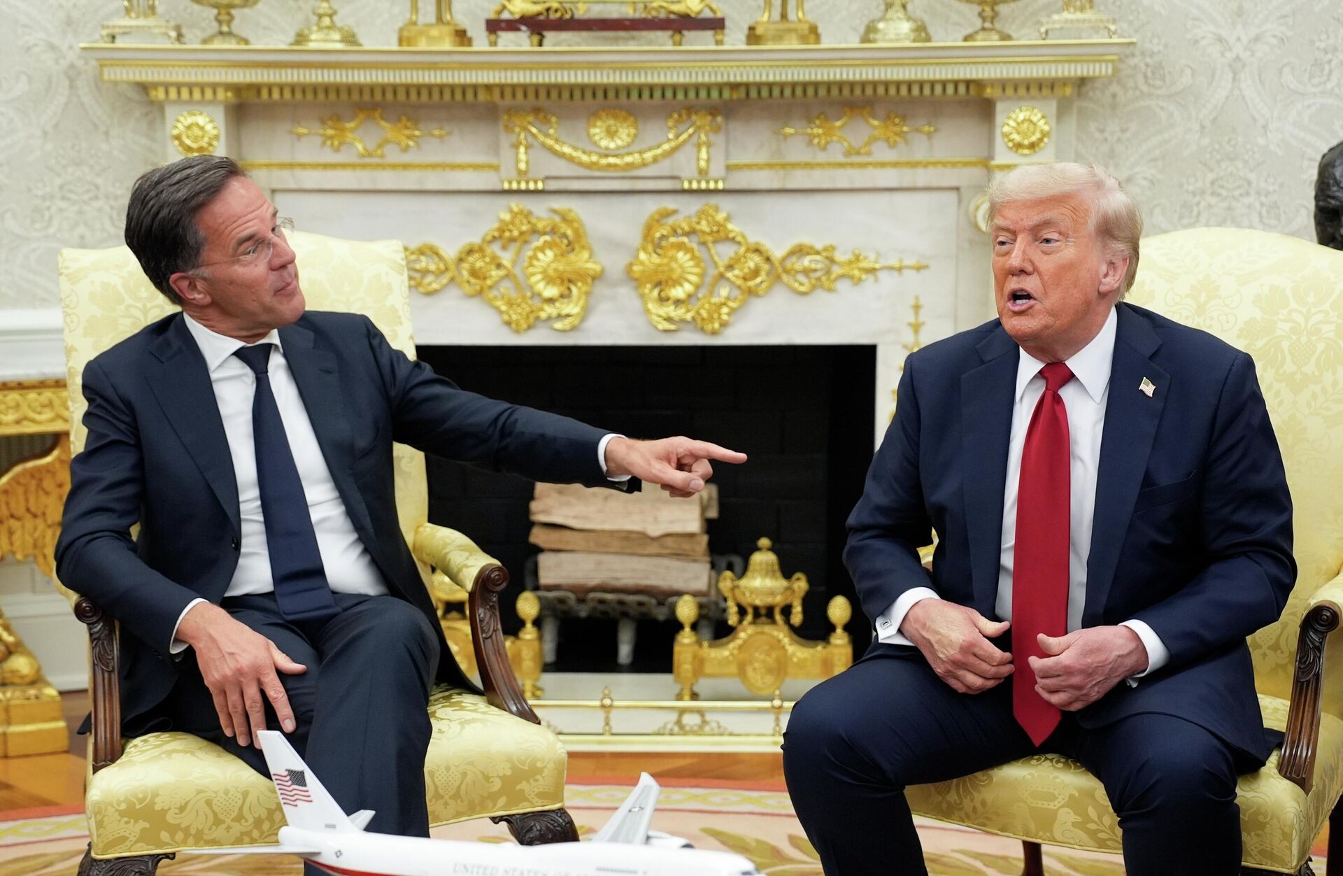 Президент США Дональд Трамп и генеральный секретарь НАТО Марк Рютте во время встречи в Вашингтоне Президент США Дональд Трамп и генеральный секретарь НАТО Марк Рютте во время встречи в Вашингтоне - РИА Новости, 1920, 18.07.2025