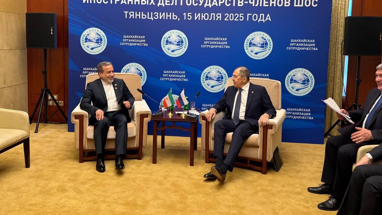 Министр иностранных дел РФ Сергей Лавров проводит переговоры с главой МИД Ирана Аббасом Аракчи на полях заседания глав МИД ШОС в Китае - РИА Новости, 1920, 16.12.2025