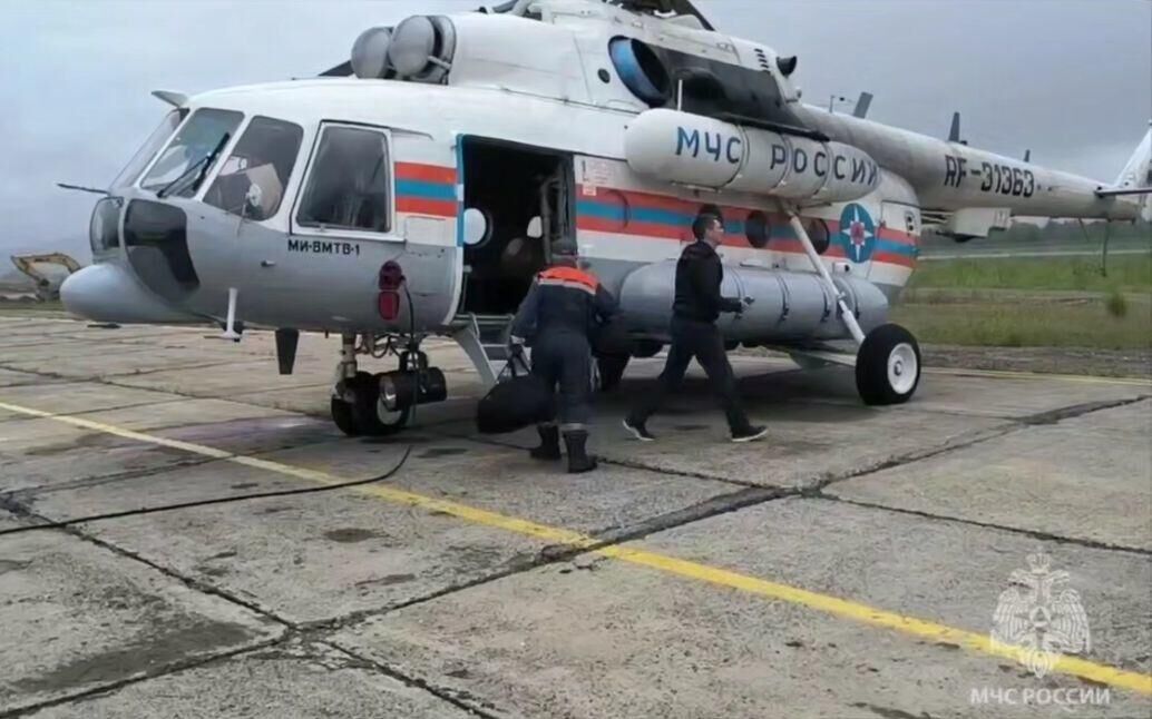 Магаданские спасатели перед вылетом на поиски пропавшего в Хабаровском крае Ми-8 - РИА Новости, 1920, 16.07.2025